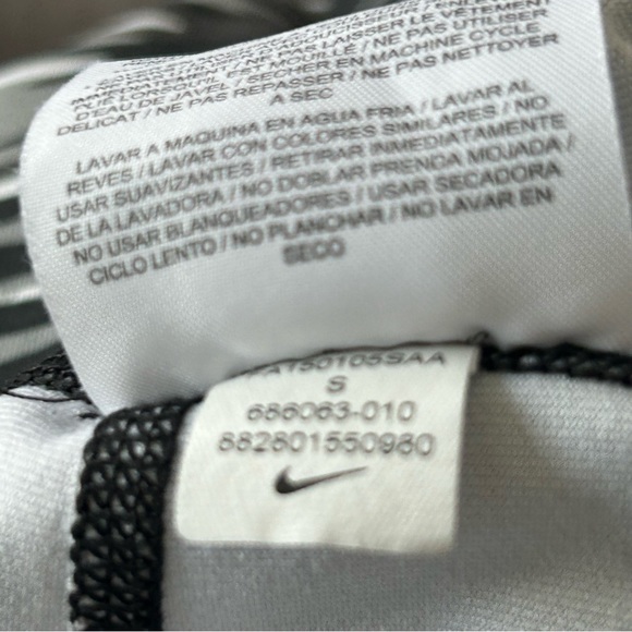 Nike Dri-Fit Ladies’ Activewear Capri Leggings - Size S - Picture 8 of 9